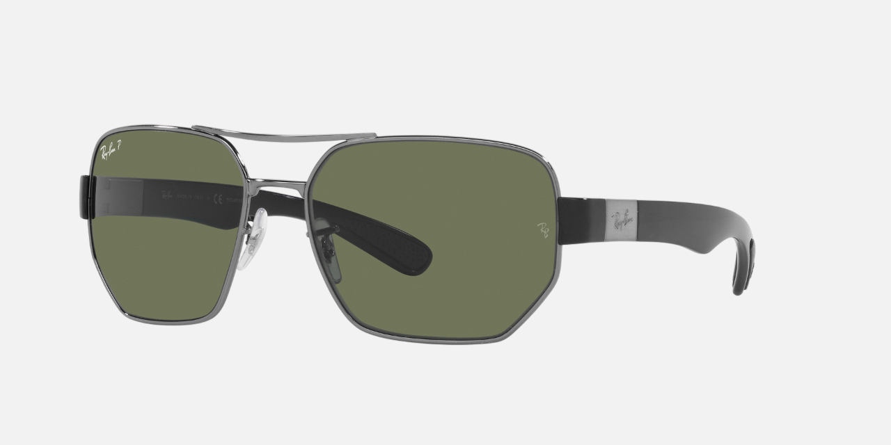 Ray-Ban RB3672 004/9A rectangular sunglasses for unisex in full rim metal, with gunmetal frame, and green lenses. 60mm in lens size, 17mm in bridge size, and 135mm in temple length.