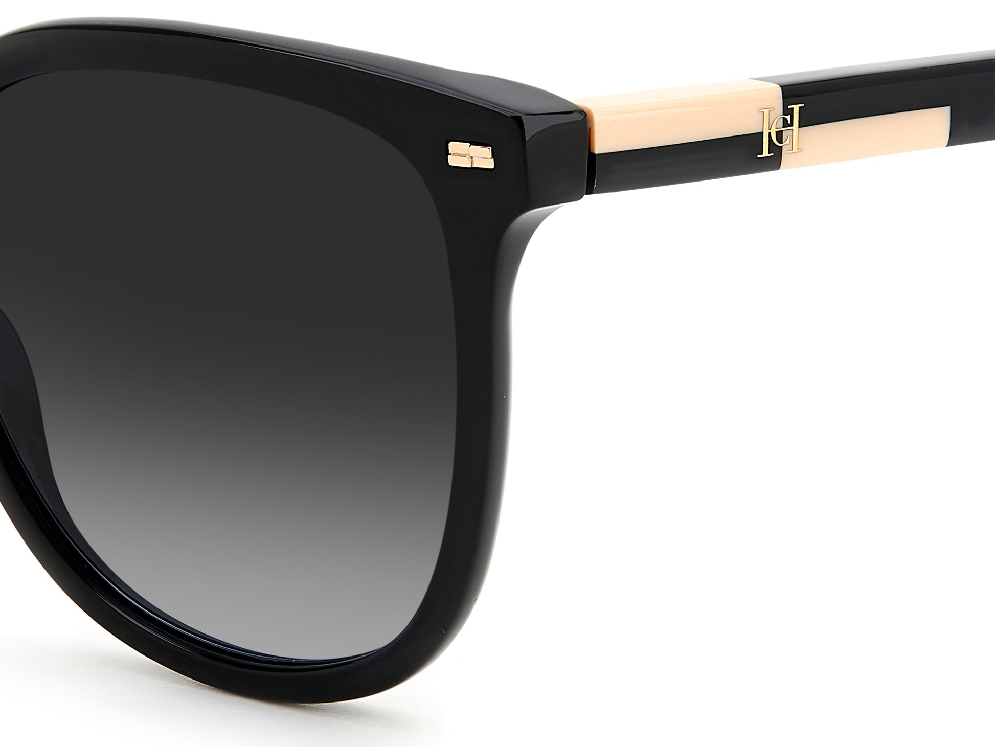 Carolina Herrera HER 0136/S KDX round sunglasses for women in full rim plastic, with black nude frame, and gradient grey lenses. 55mm in lens size, 20mm in bridge size, and 145mm in temple length.
