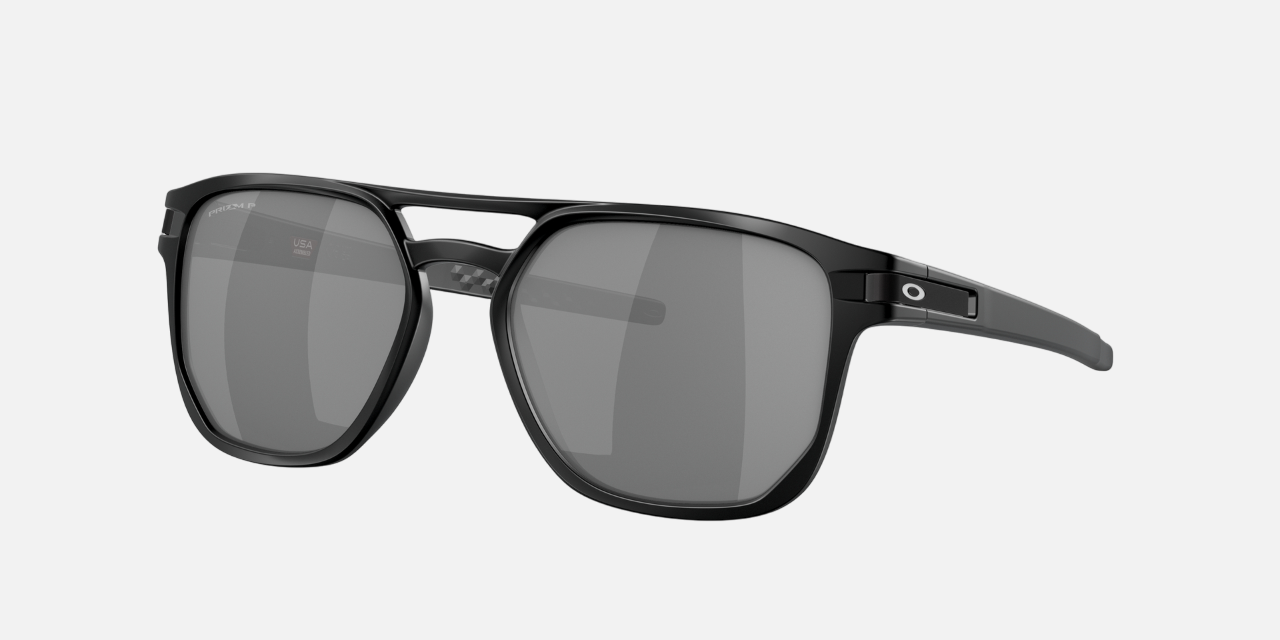Oakley Latch Beta 05 rectangular sunglasses for men in full rim plastic, with black frame, and black lenses. 54mm in lens size, 18mm in bridge size, and 140mm in temple length.