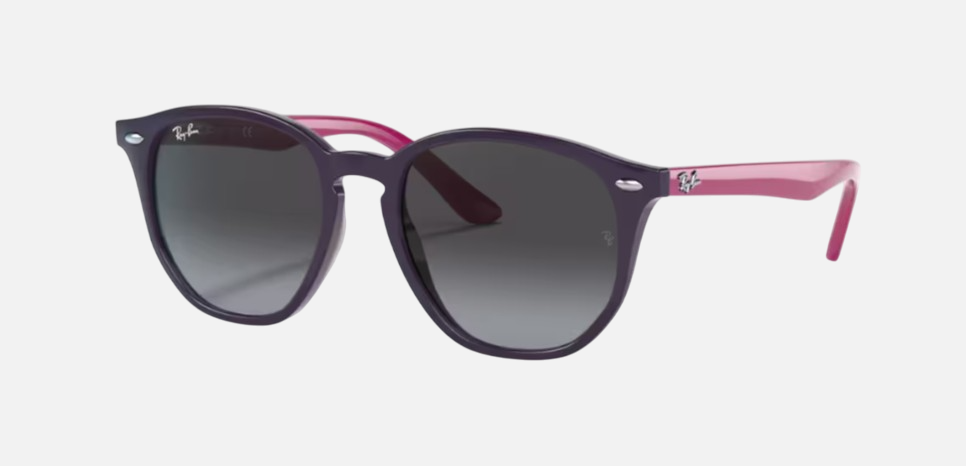 Ray-Ban Junior RJ9070S 70218G irregular sunglasses for kids in full rim injected, with polished violet frame, and grey gradient lenses. 46mm in lens size, 16mm in bridge size, and 130mm in temple length.