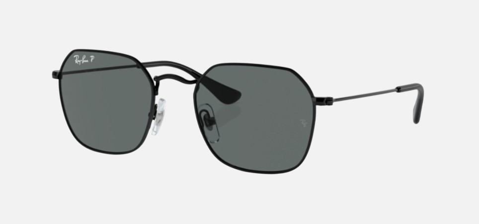 Ray-Ban Junior RJ9594S 287/81 irregular sunglasses for kids in full rim metal, with polished black frame, and dark grey polarized lenses. 49mm in lens size, 19mm in bridge size, and 130mm in temple length.