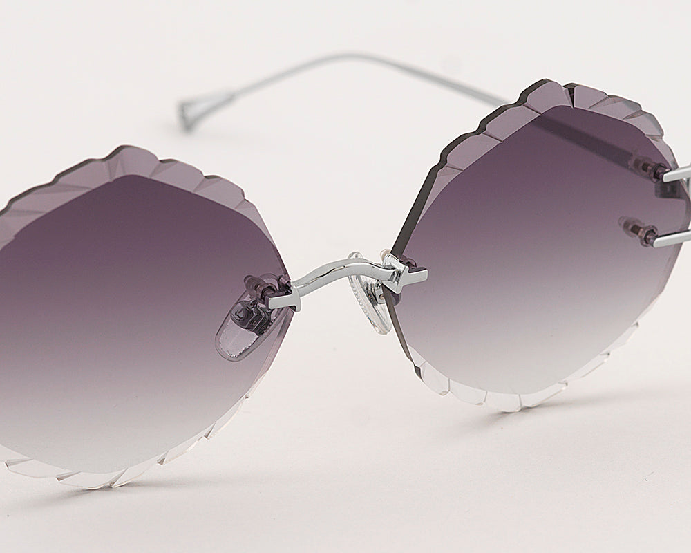 Eyepetizer Guadalupe C.1-60 irregular sunglasses for women in rimless steel, with silver frame, and grey gradient lenses. 56mm in lens size, 16mm in bridge size, and 145mm in temple length.